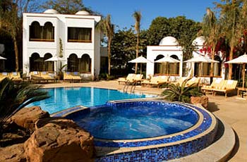 Bungalow Swimming Pool Jacuzzi